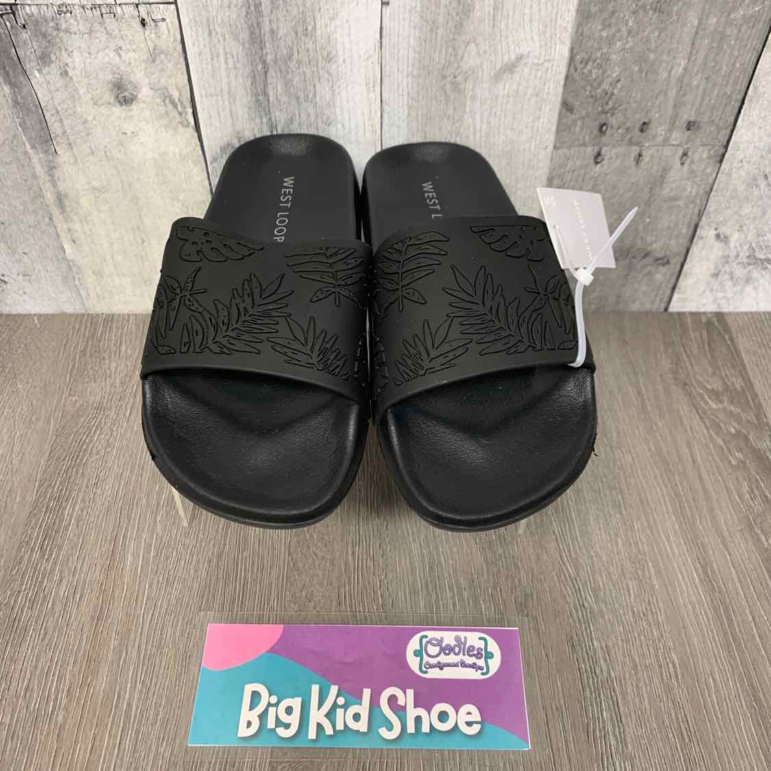 Size 5/6 Black B Brand Sandals