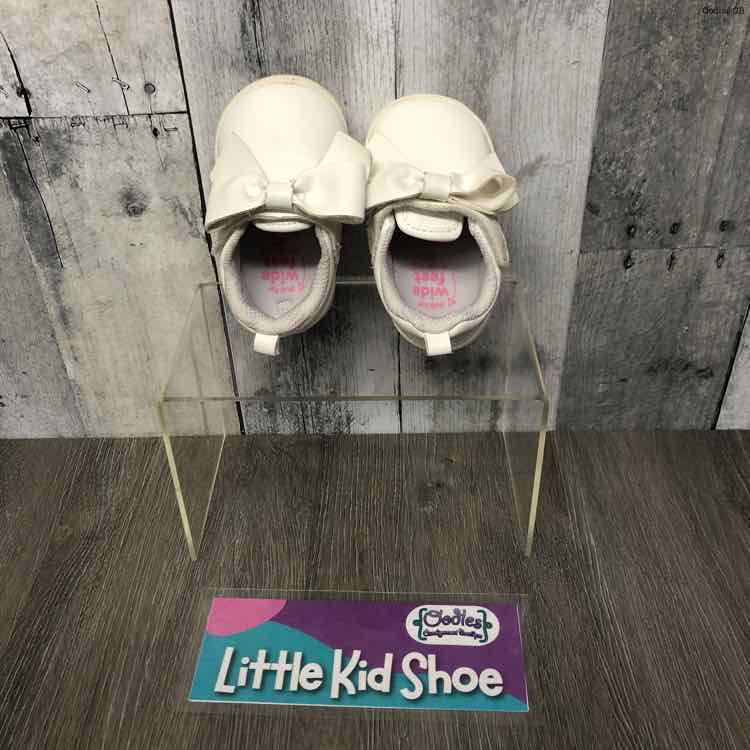 Size 3 Months White Stride Rite Sneakers