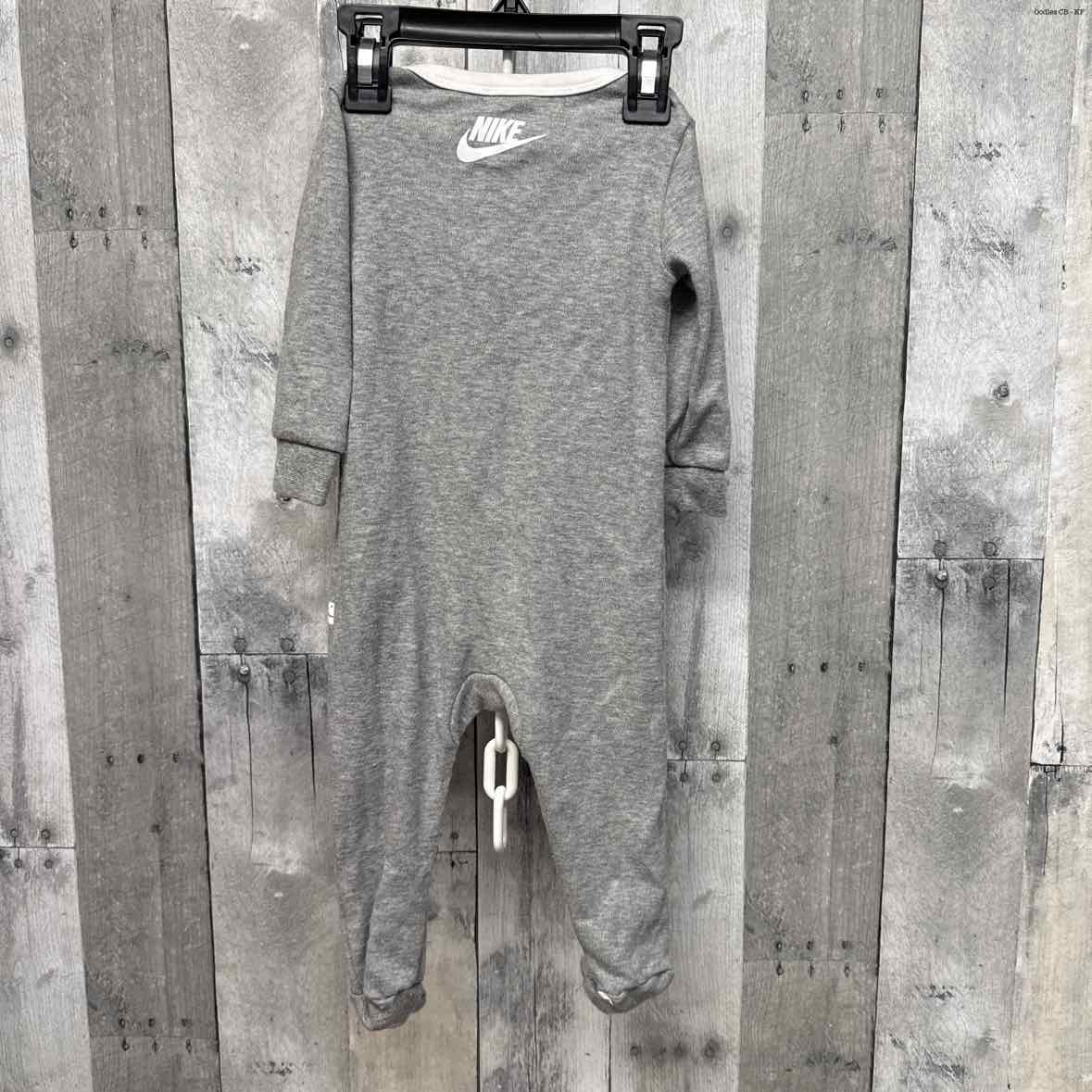 Size 9 Months Gray/White Sport Brand Footy PJs - OodlesCB