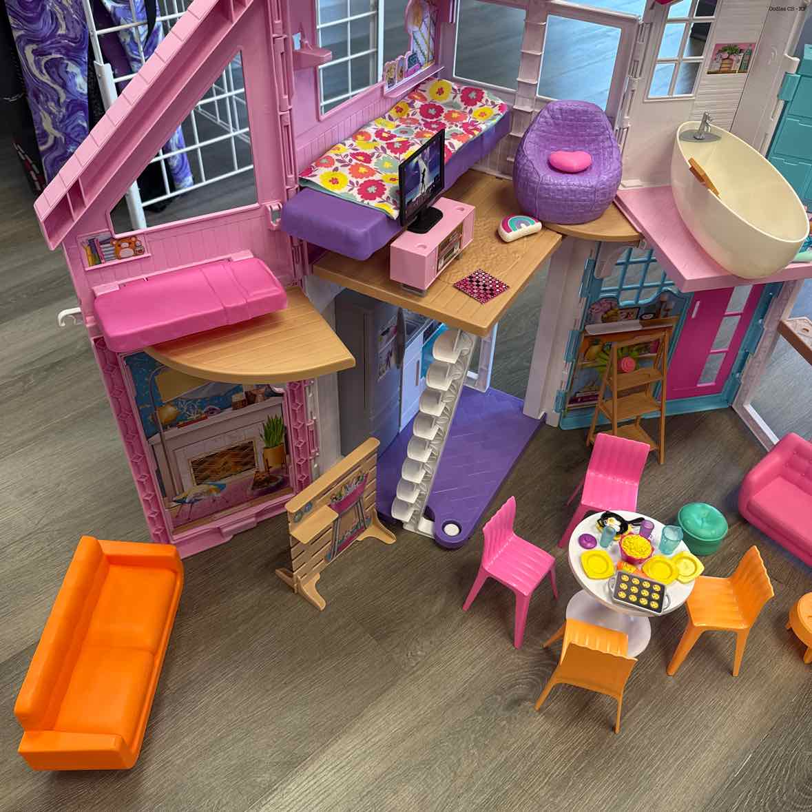 Barbie White/Pink Dollhouse