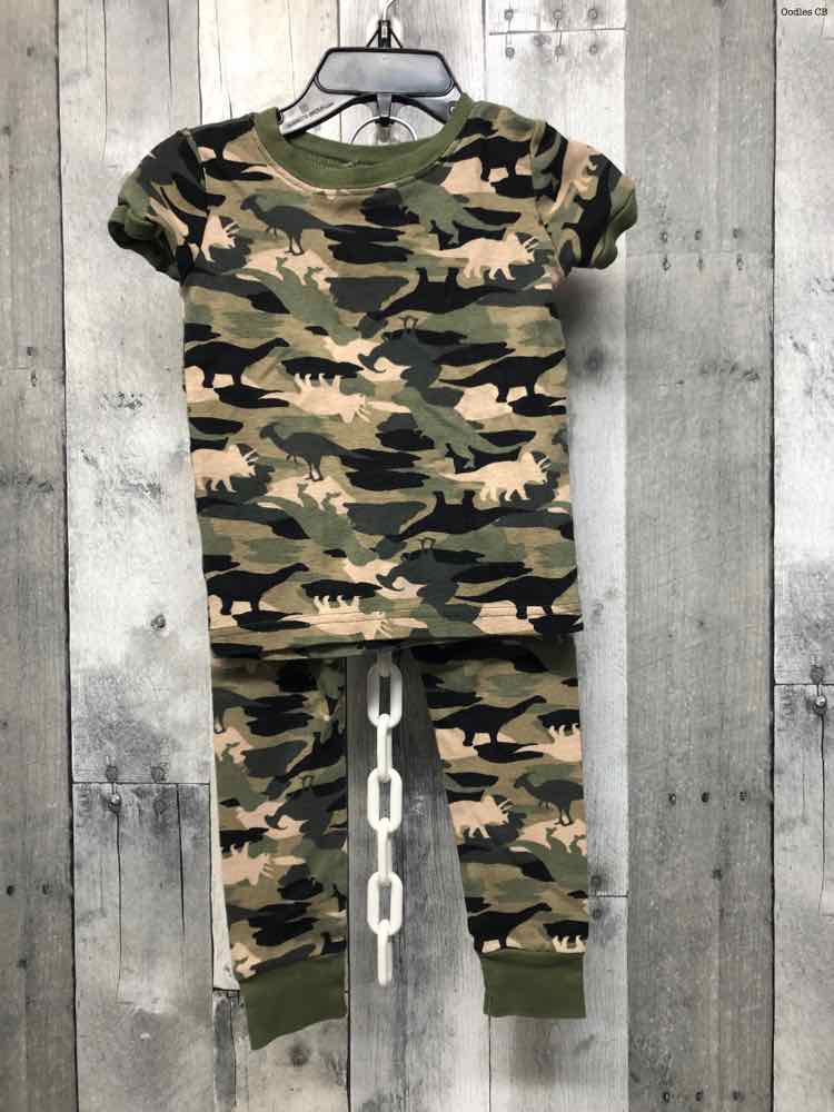 Size 2T Green Camo Old Navy 2pc PJs