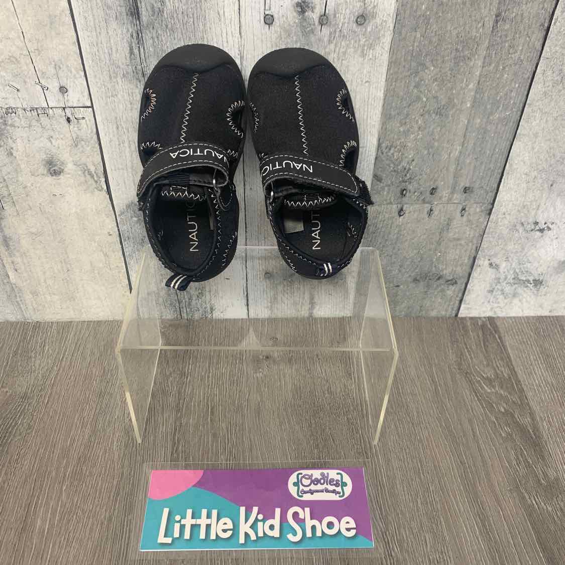 Size 6 Black Nautica Water Shoes