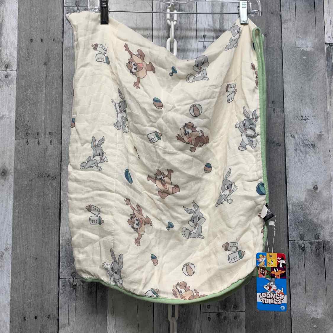 Generic White Print Blanket