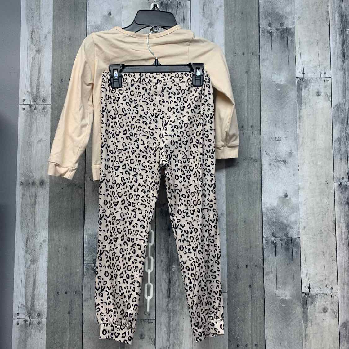 Size 5/6 Tan Animal Print Mid Brand Shirt/Leggings
