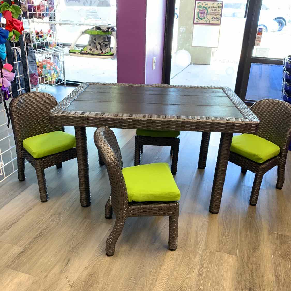 Lakeshore Gray/Green Table & Chairs