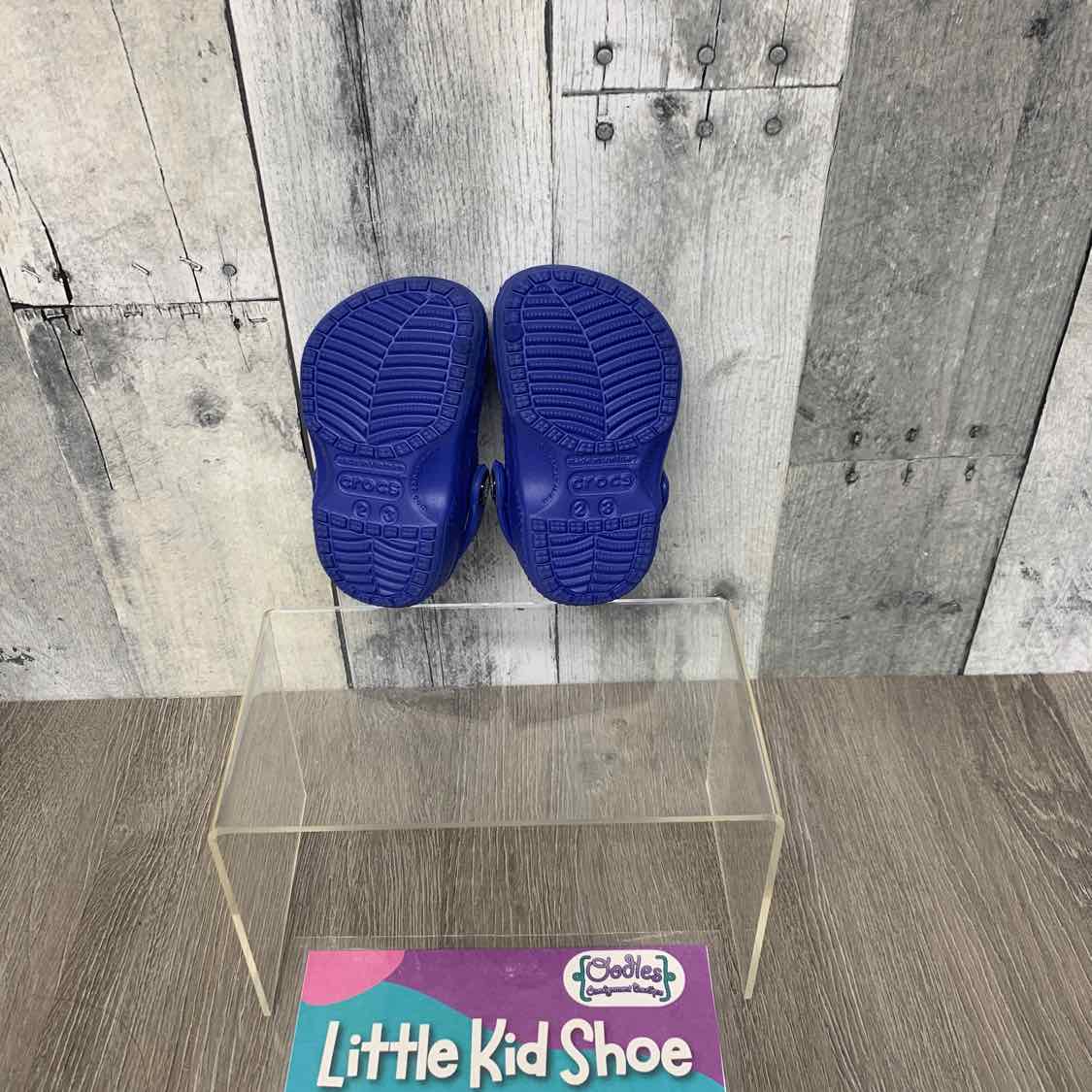 Size 2 Navy Crocs Water Shoes