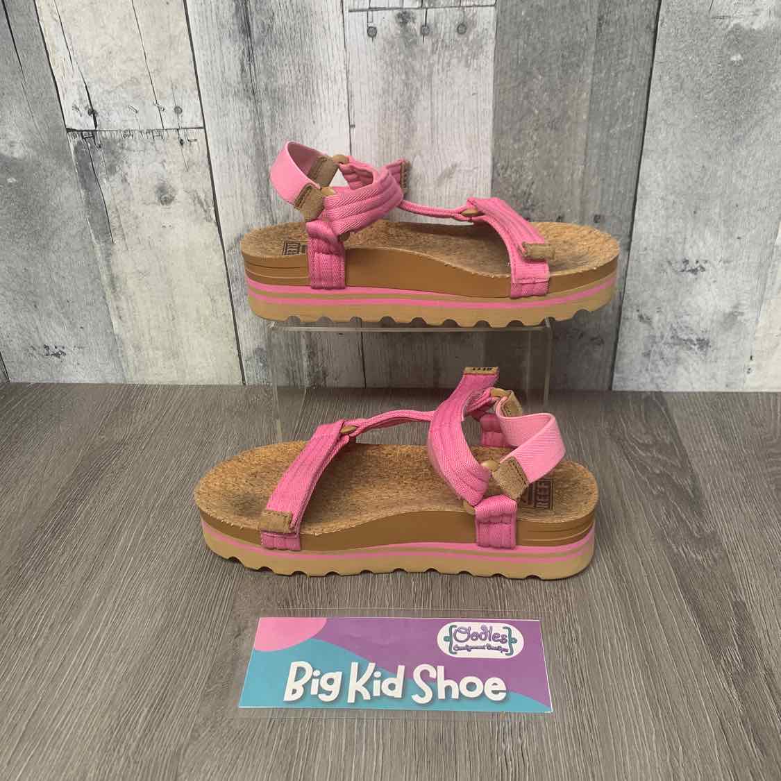 Size 6 Pink Reef Sandals