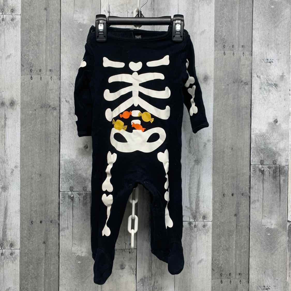 Size 9 Months Black/White Just One You Footy PJs