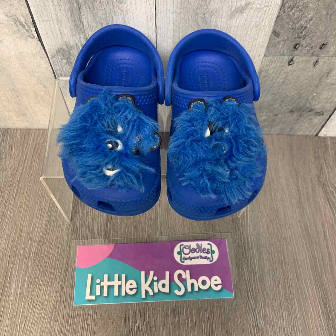 Size 7 Blue Crocs Water Shoes - OodlesCB