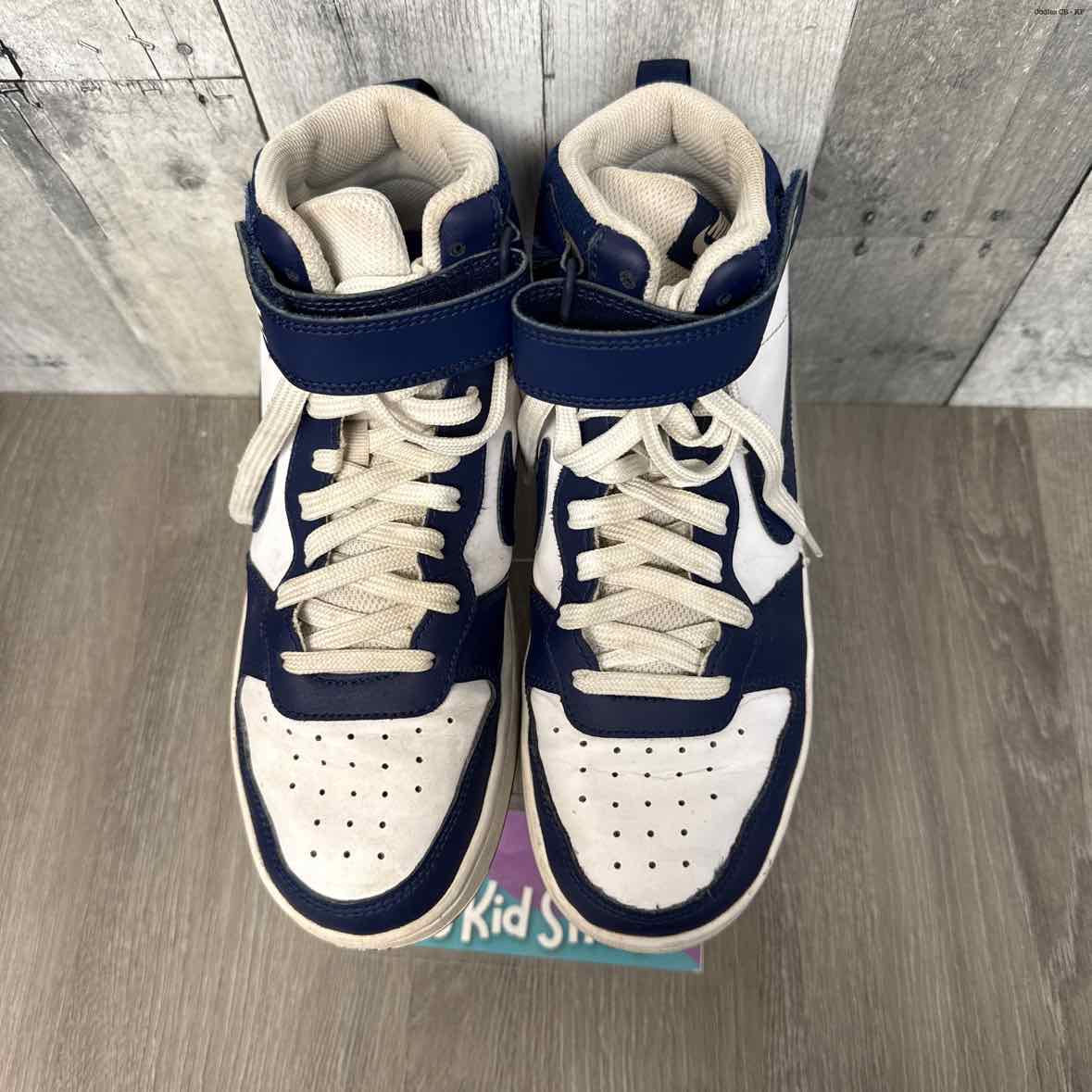Size 7 White/Navy Sport Brand Sneakers