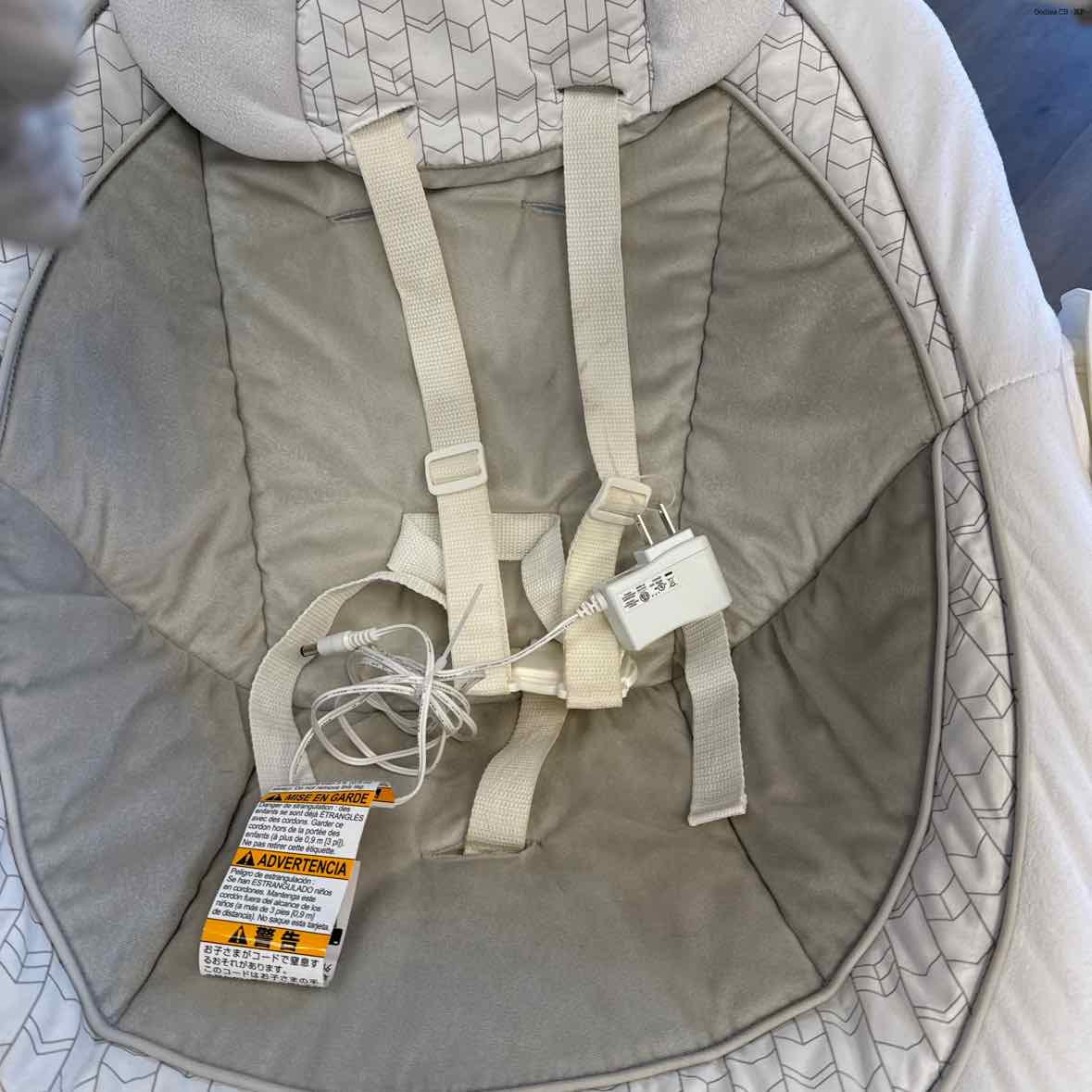 Graco White/Gray Swing w/ Pwr Plug