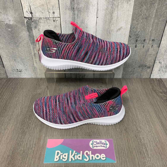 Size 3 Pink/Black Skechers Sneakers