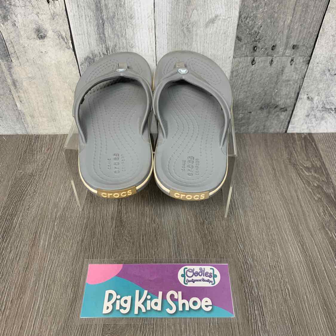 Size 1 Gray Crocs Sandals