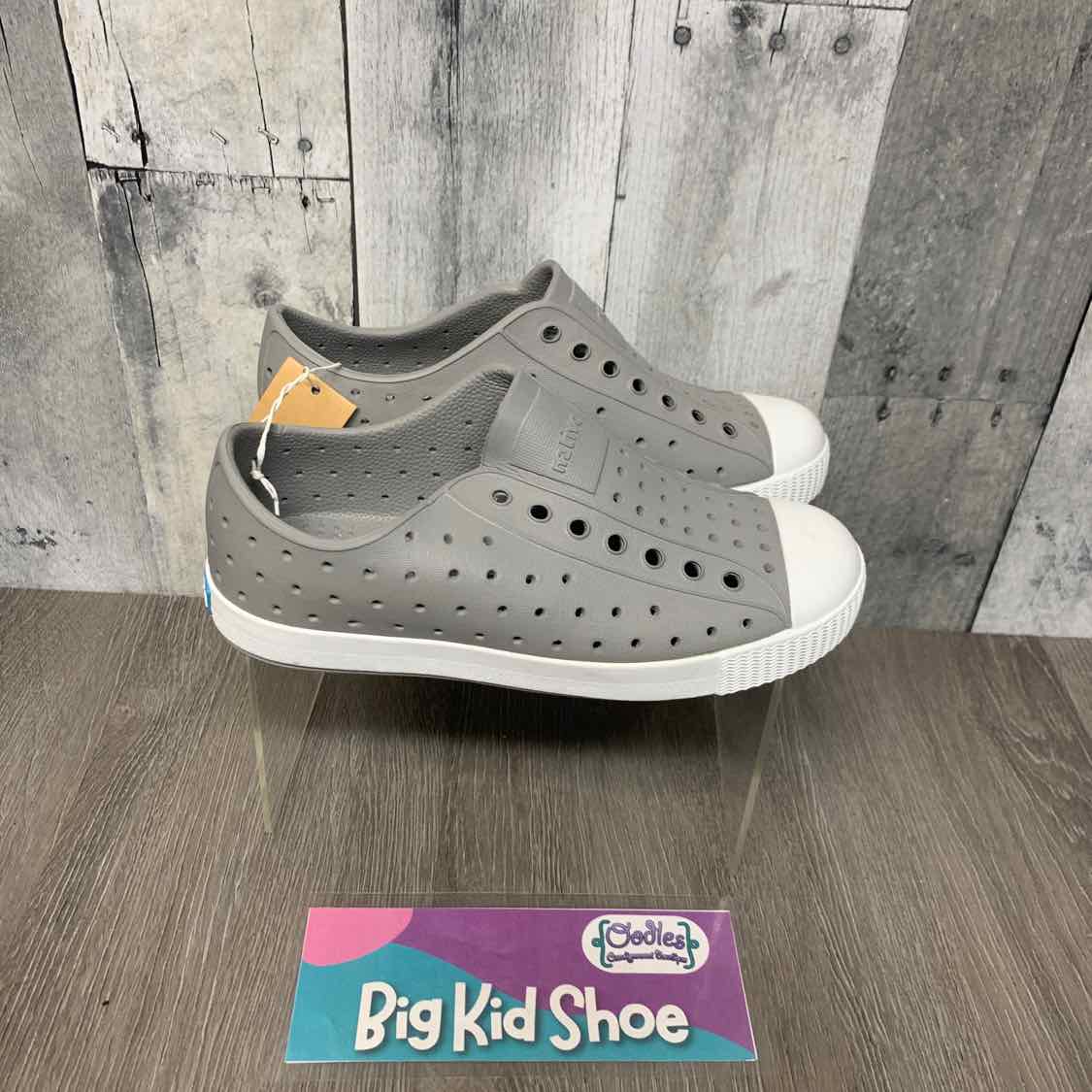 Size 1 Gray/White Native Water Shoes