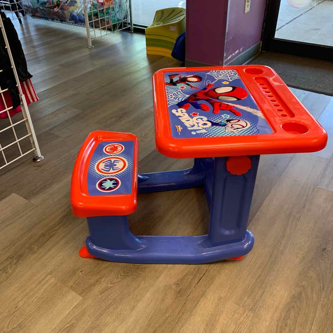Delta Red/Blue Desk