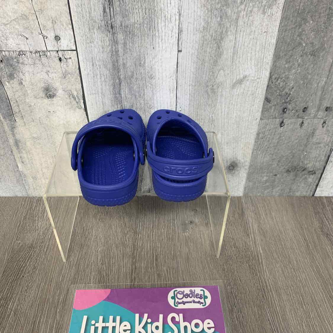 Size 2 Navy Crocs Water Shoes