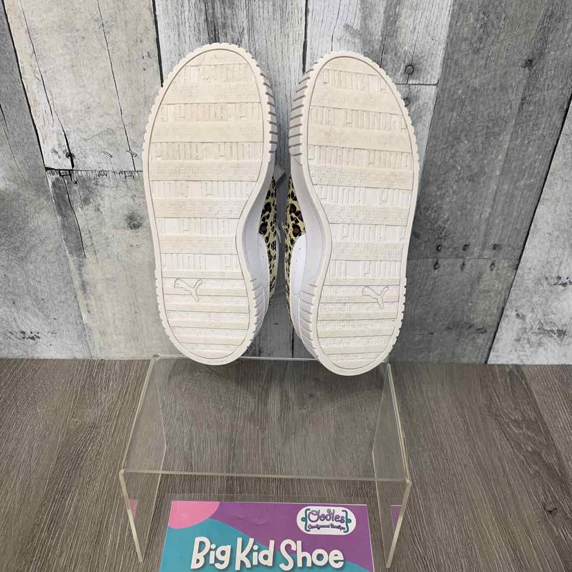 Size 1.5 White Puma Sneakers