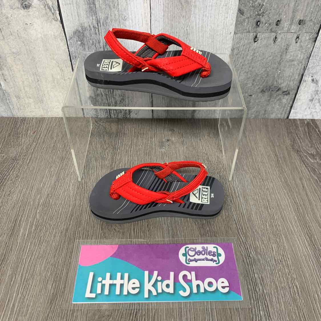 Size 3/4 Gray/Red Reef Sandals
