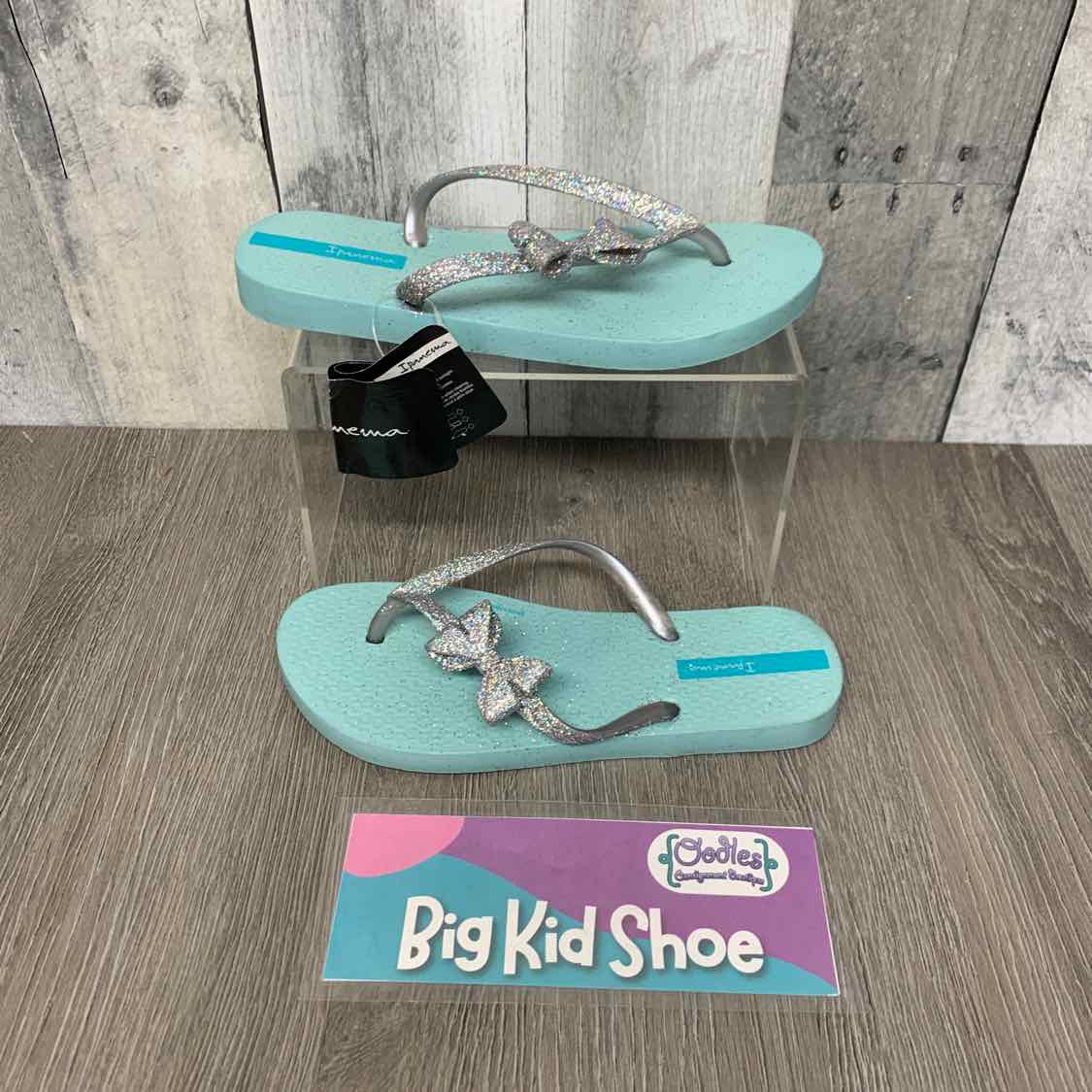 Size 2/3 Teal B Brand Flip Flops