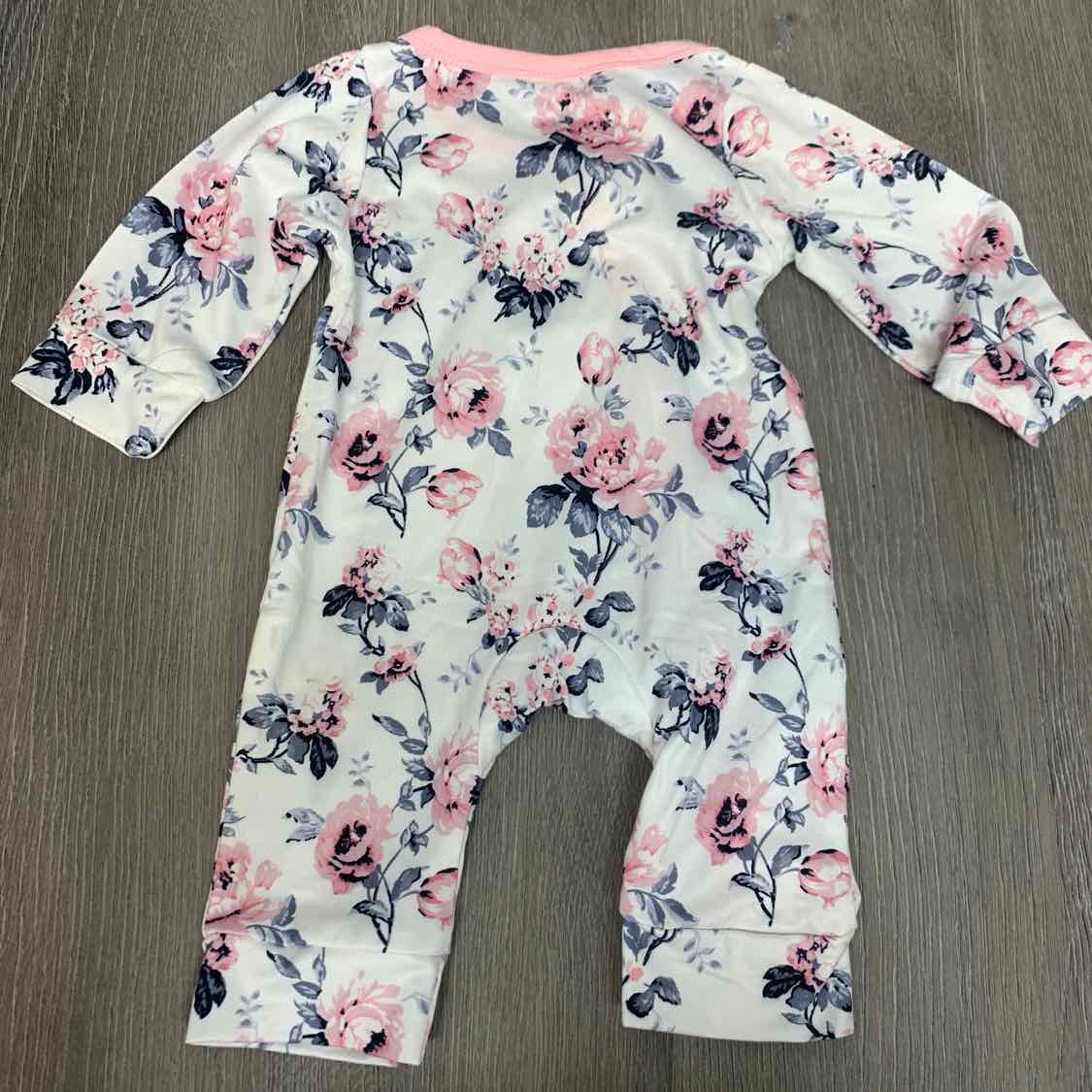 Size Preemie White/Pink Mid Brand Footy PJs - OodlesCB