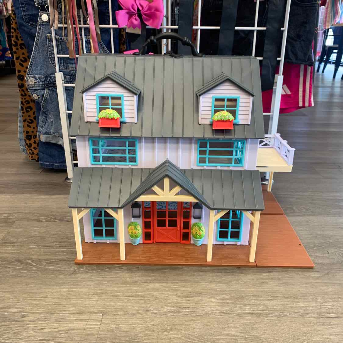 Generic White/Gray Dollhouse