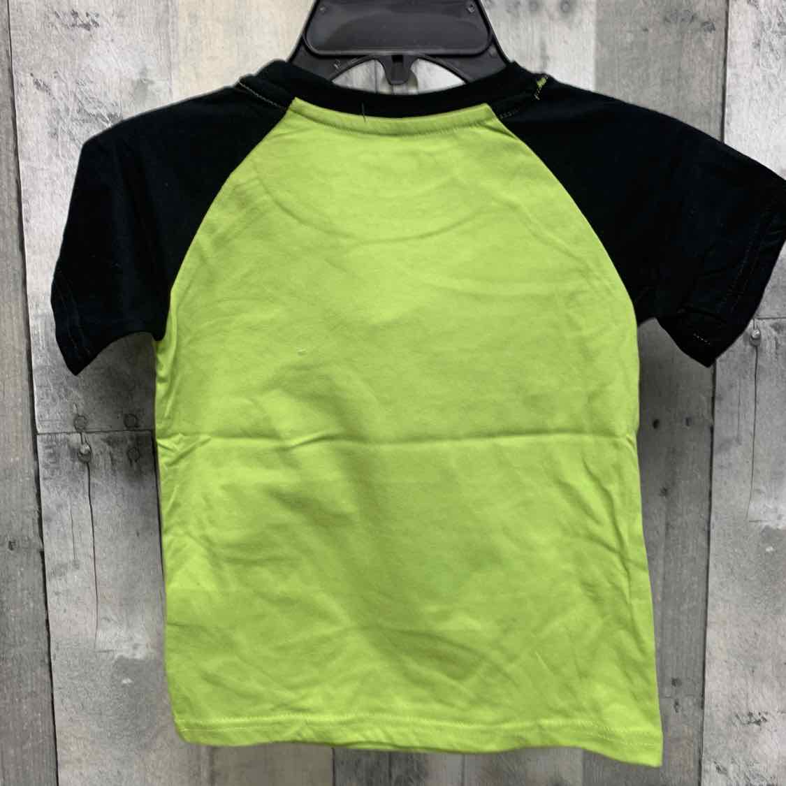 Size 4T Green/Black Marvel T Shirt