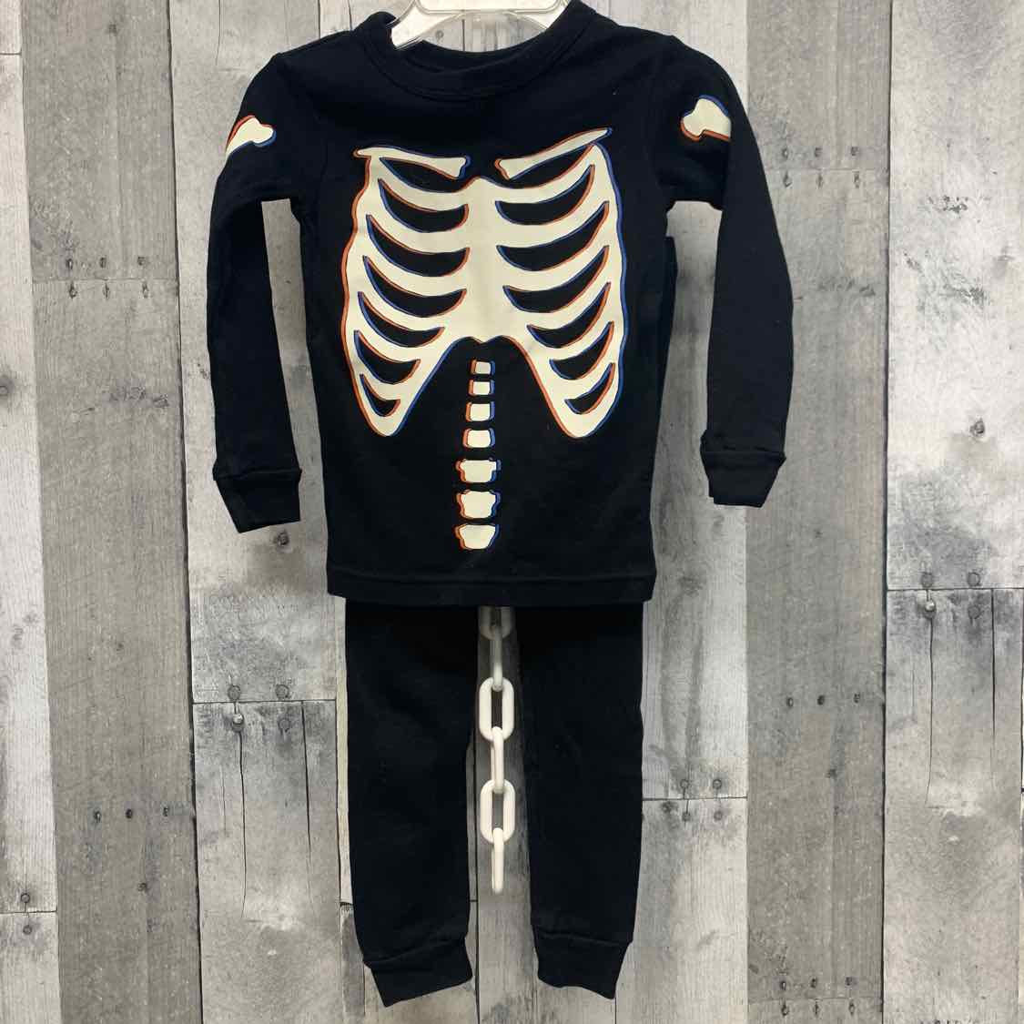 Size 2 Black Graphic Gap 2pc PJs