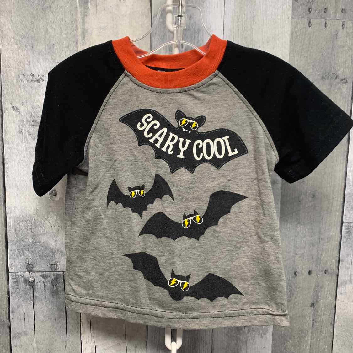 Size 2T Gray/Black Holiday Brands T Shirt