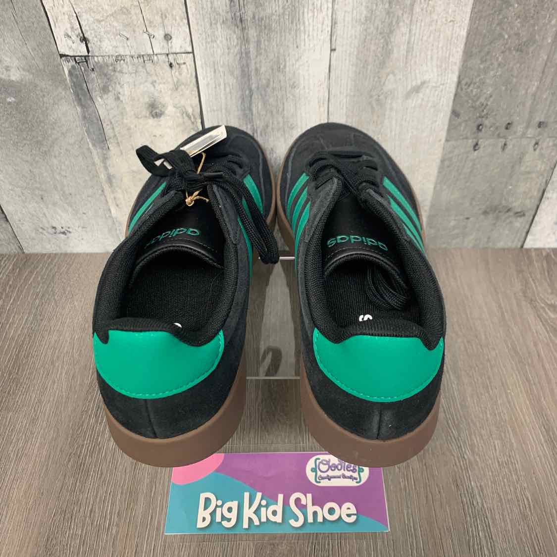 Size 7.5 Black/Green Sport Brand Sneakers