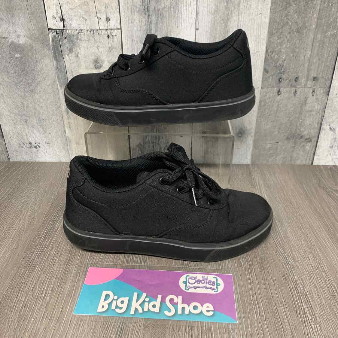 Size 5 Black Heelys Skate Shoes