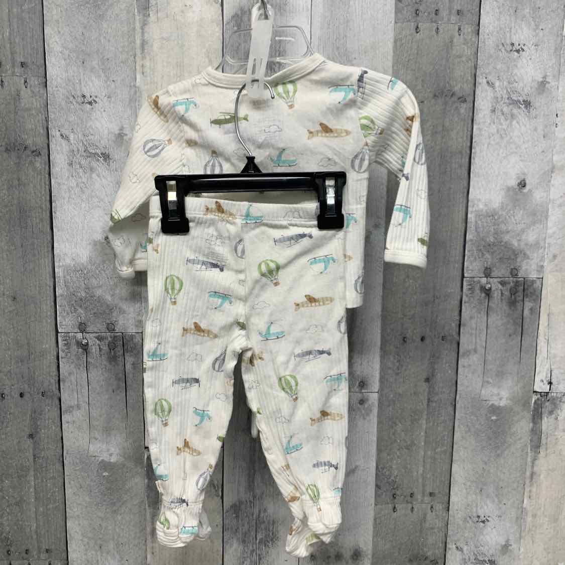 Size 6 Months White Graphic B Brand Shirt/Pants