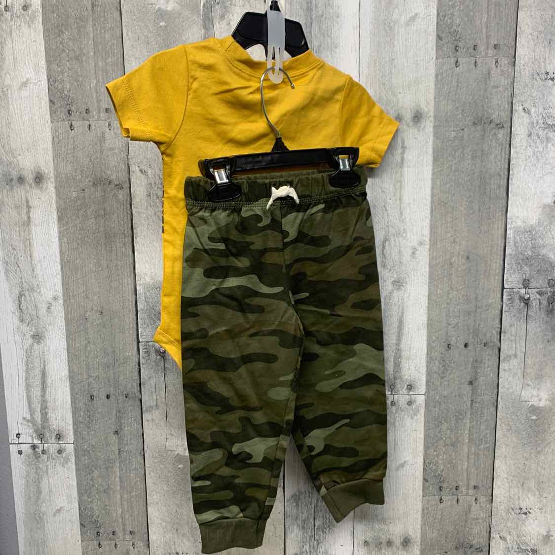 Size 18 Months Yellow/Green Carter's Shirt/Pants