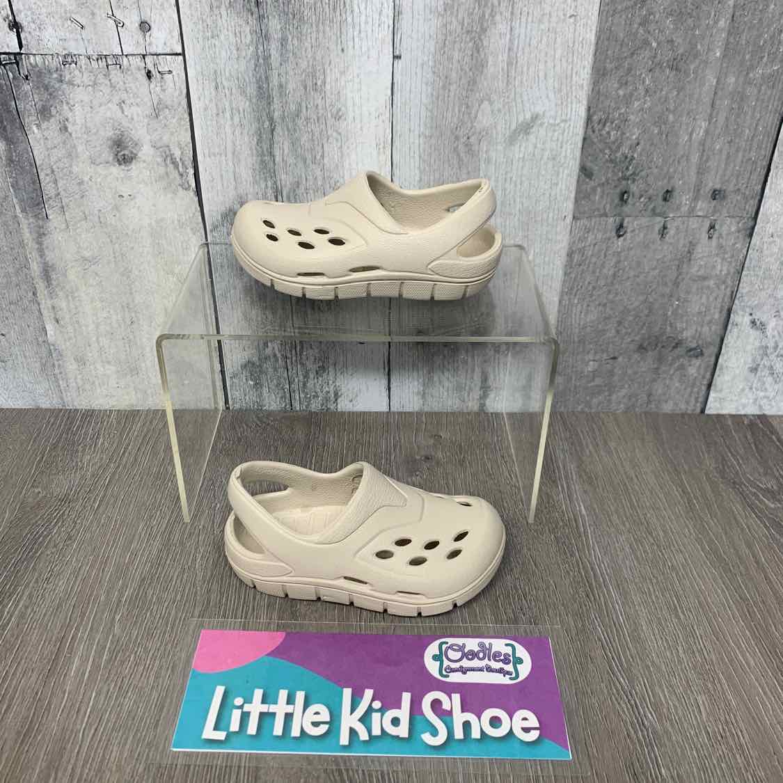 Size 4 Tan Mid Brand Water Shoes