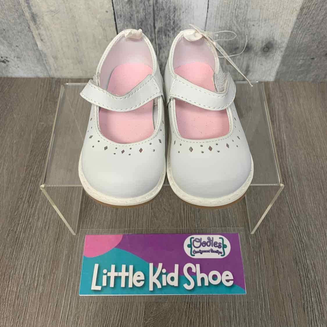 Size 4 White Crown & Ivy Dress Shoes