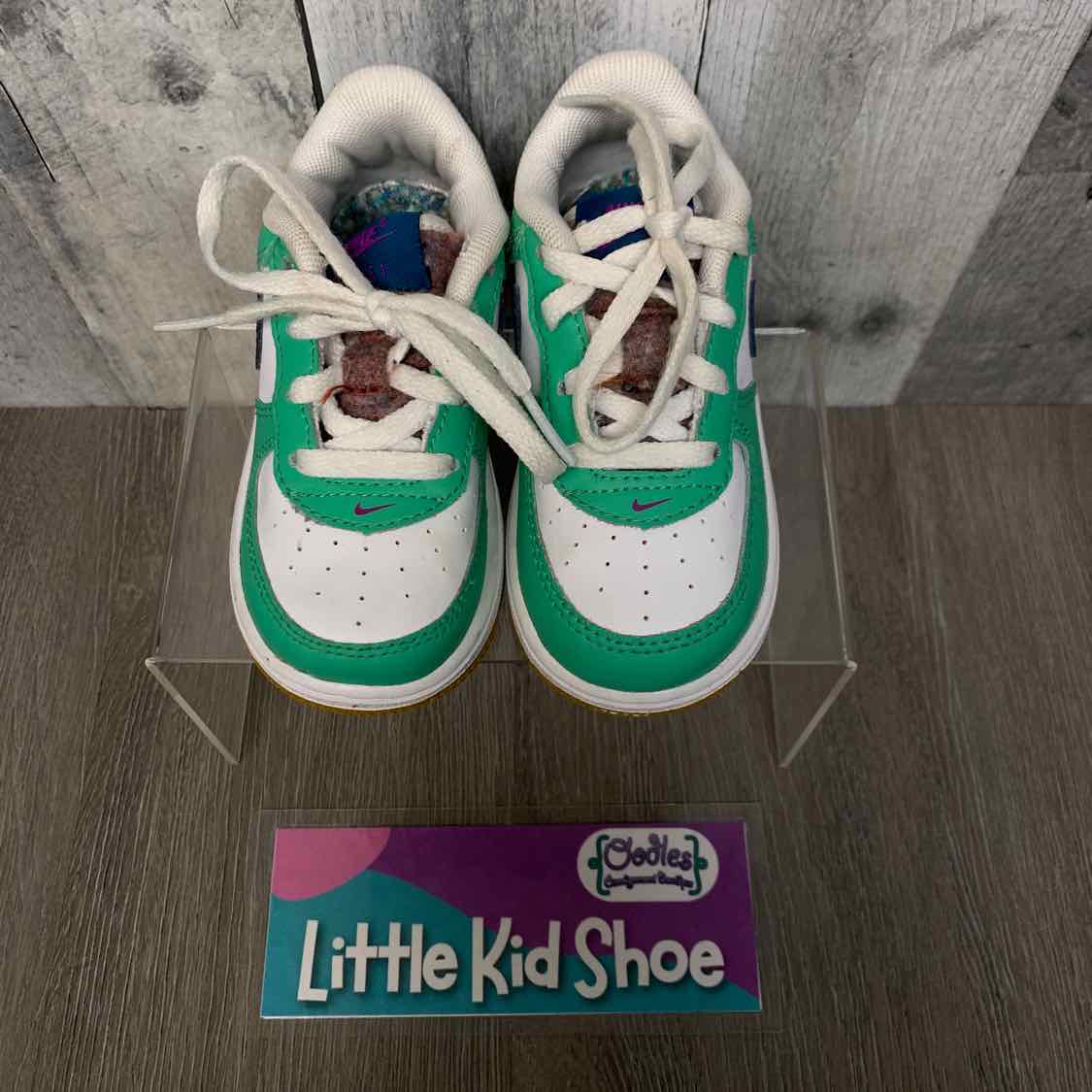 Size 7 White/Green Sport Brand Sneakers - OodlesCB