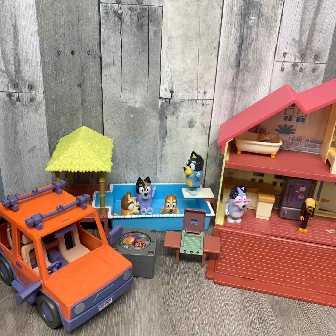 Disney Blue/Brown Misc Playset