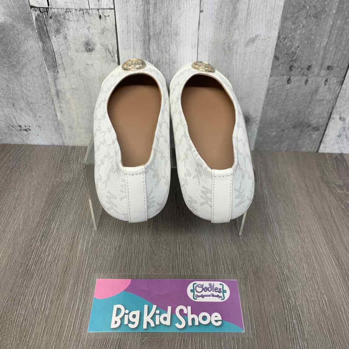 Size 5 White Print Michael Kors Dress Shoes