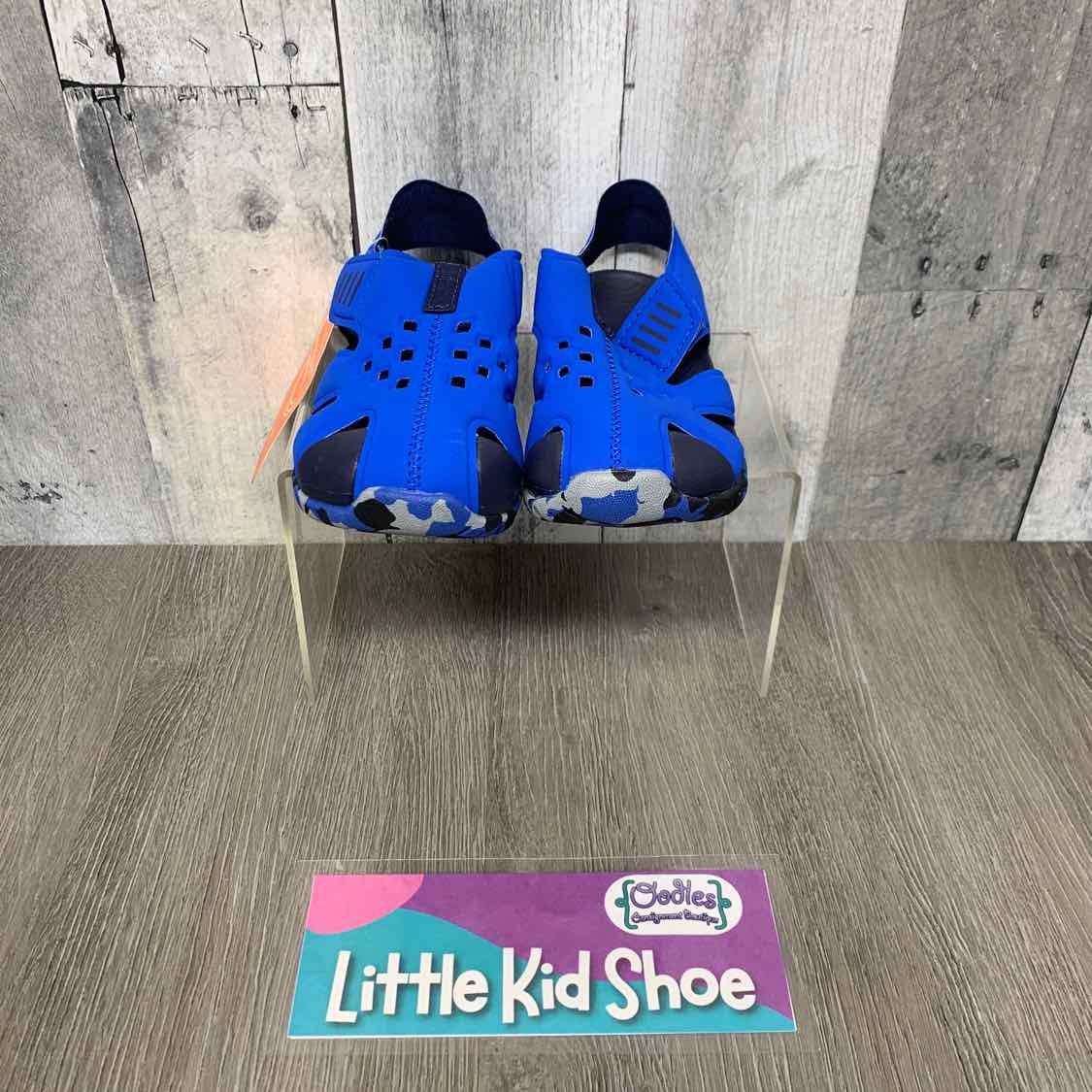 Size 7/8 Blue Camo Wonder Nation Water Shoes