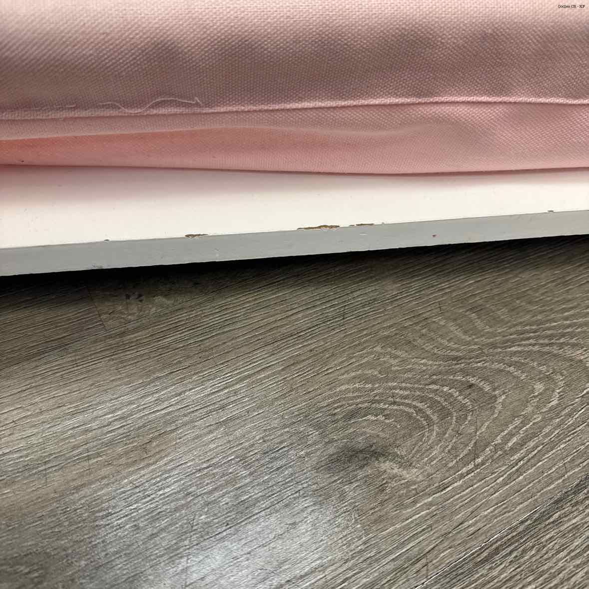 Generic White/Pink Bookshelf