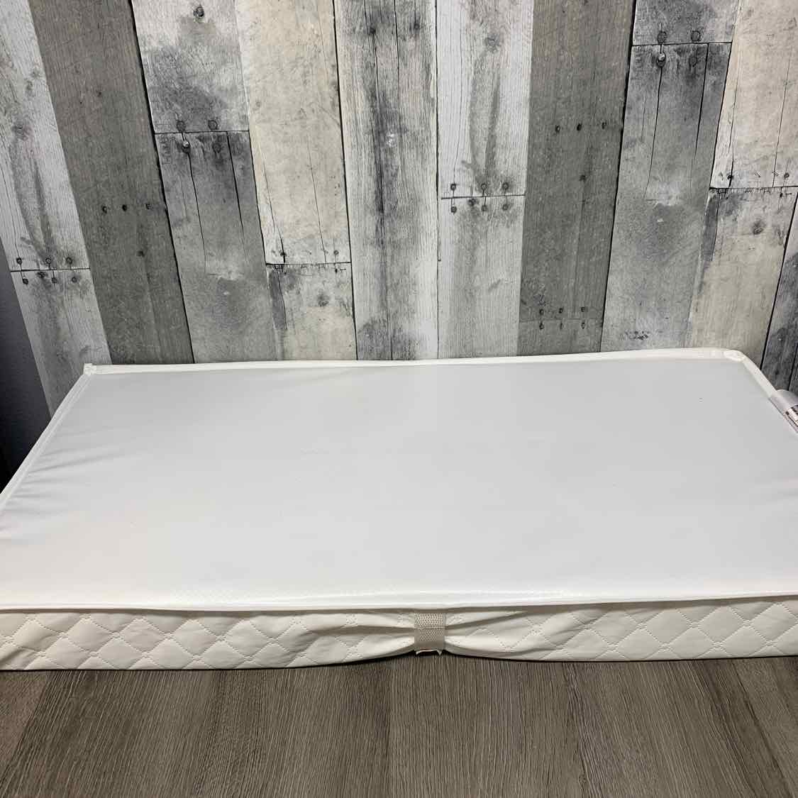 Summer Infant White Changing Pad - Contoured