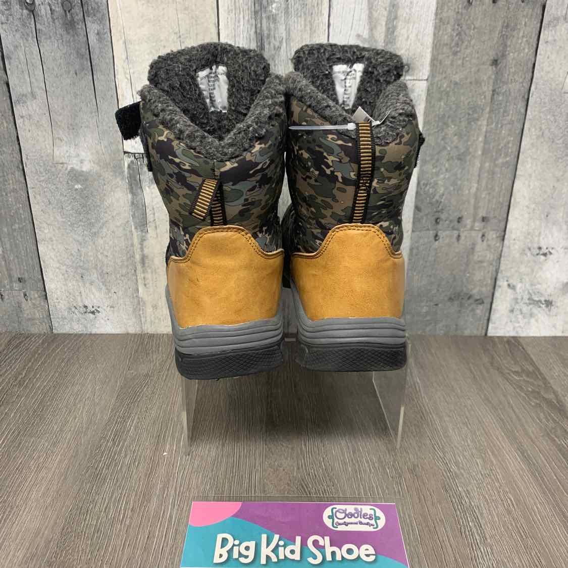 Size 4 Gray/Brown All in Motion Snow Boots