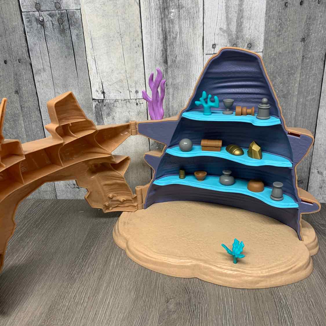 Disney Store Brown Misc Playset
