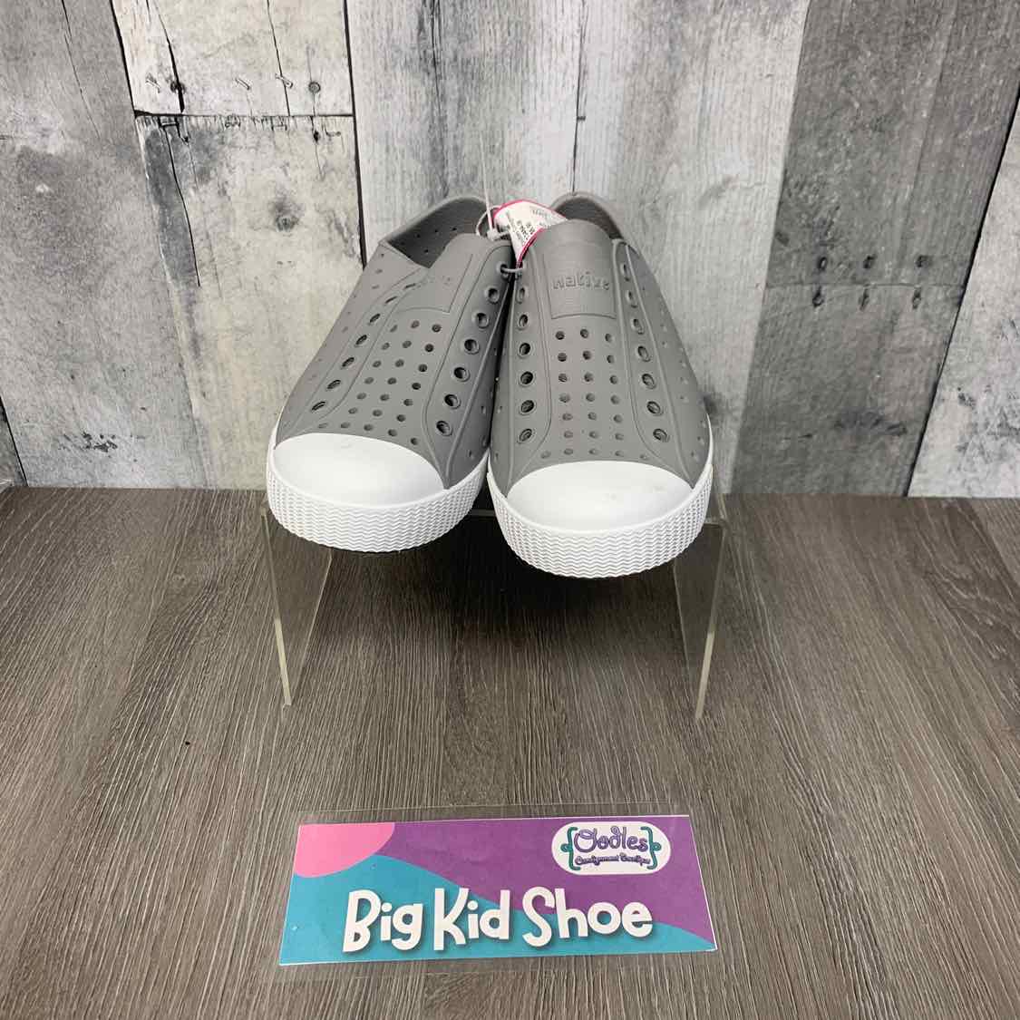 Size 1 Gray/White Native Water Shoes