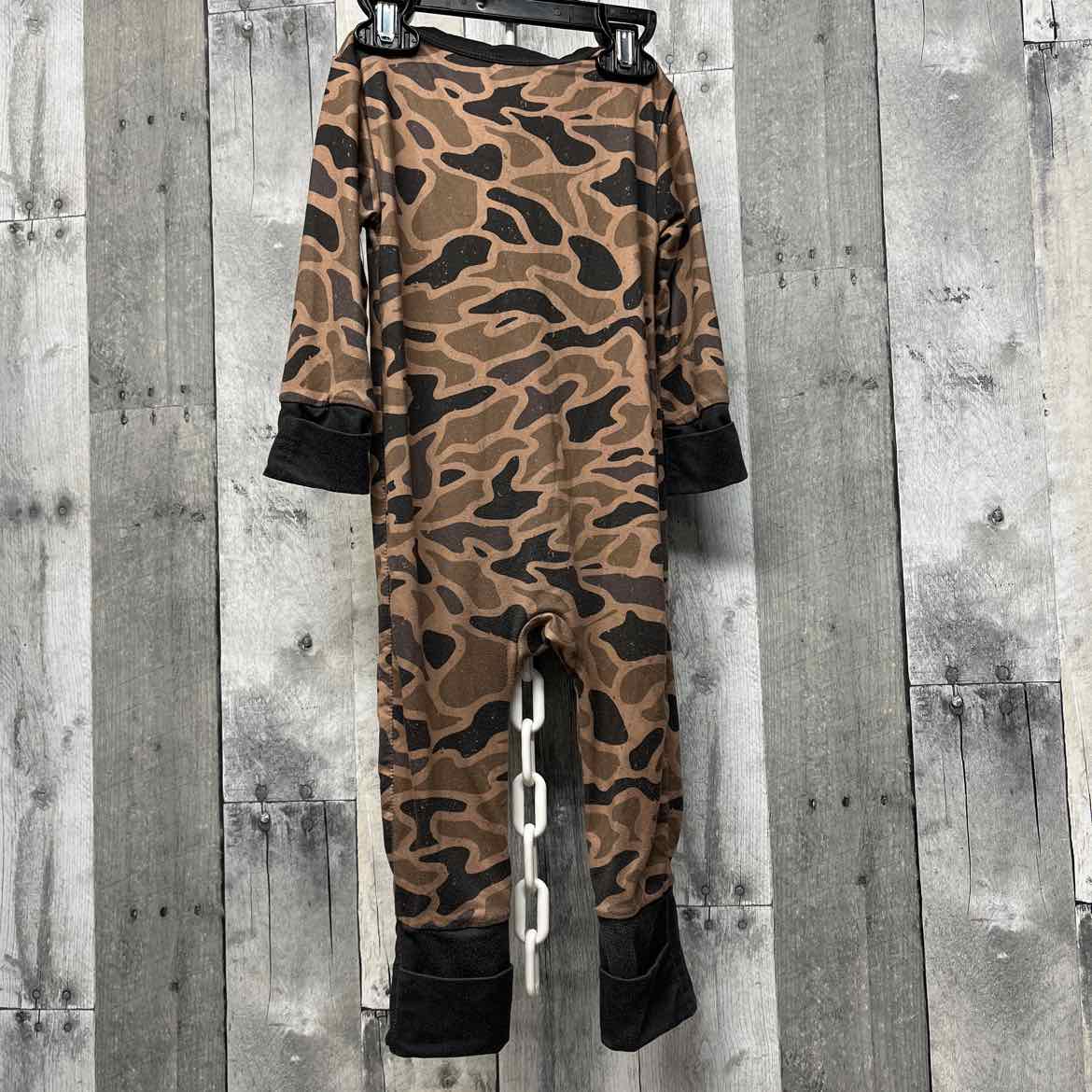 Size 6-12 Months Tan/Green Boutique Brand Footy PJs