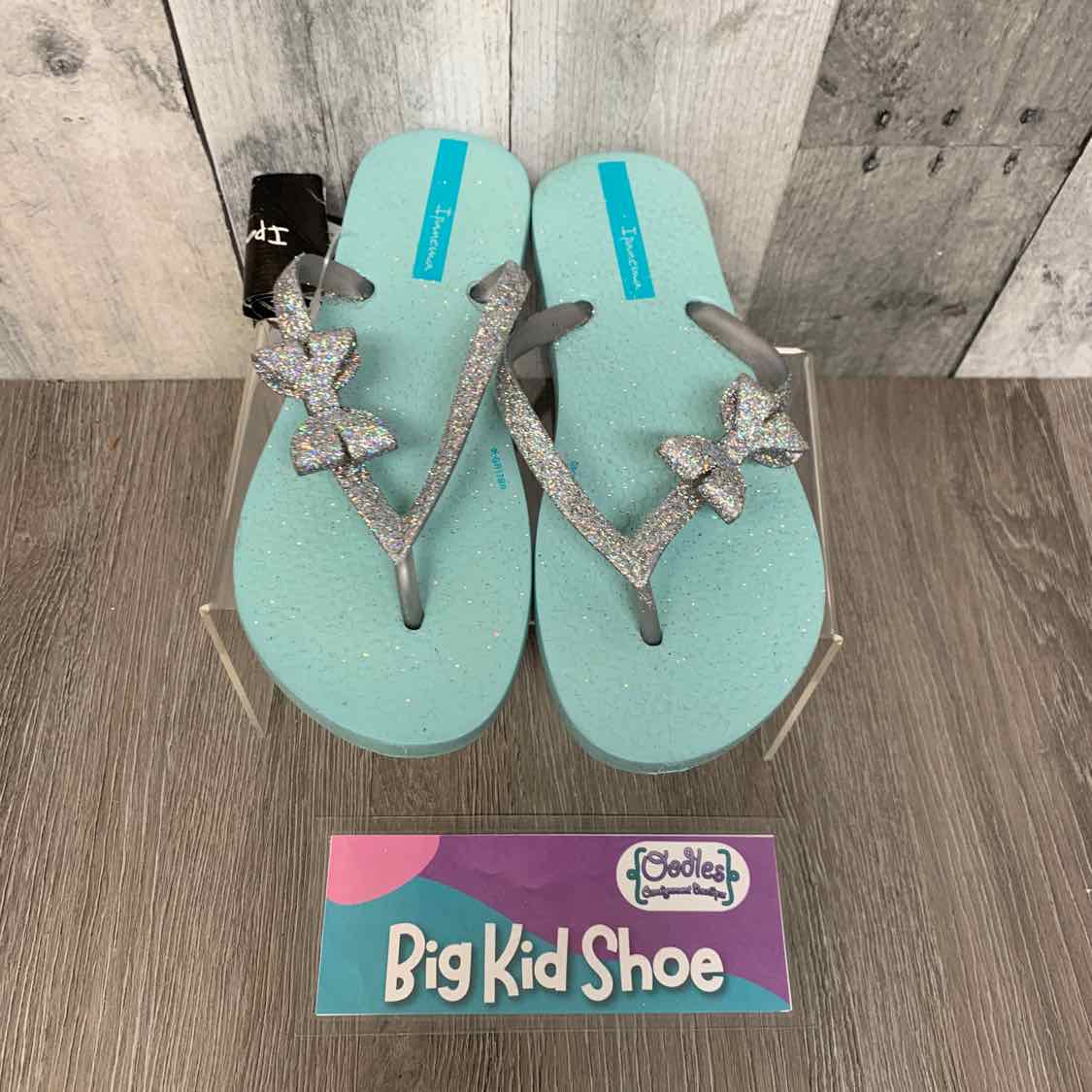 Size 2/3 Teal B Brand Flip Flops