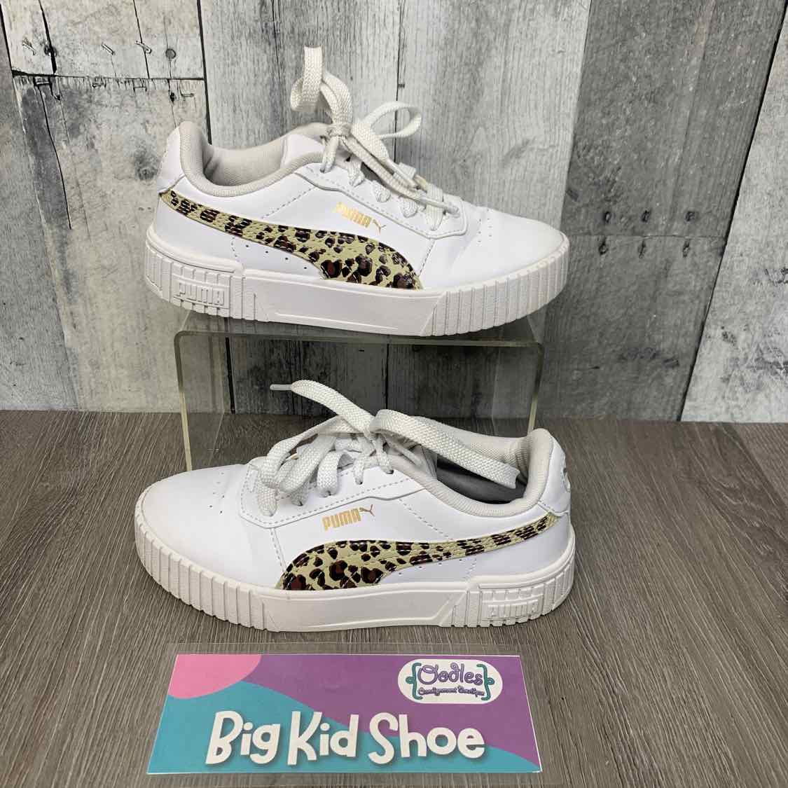 Size 1.5 White Puma Sneakers