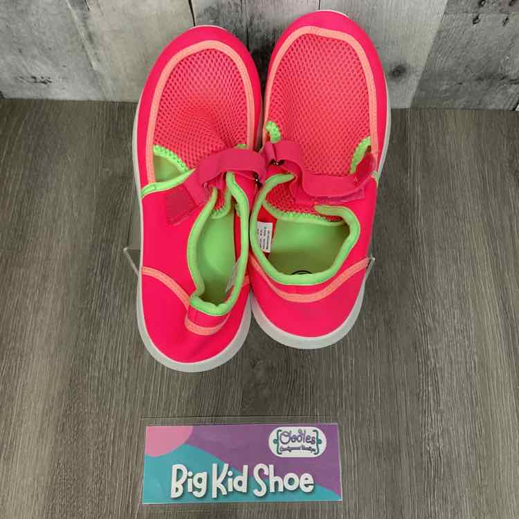 Size 6 Hot Pink Wonder Nation Water Shoes