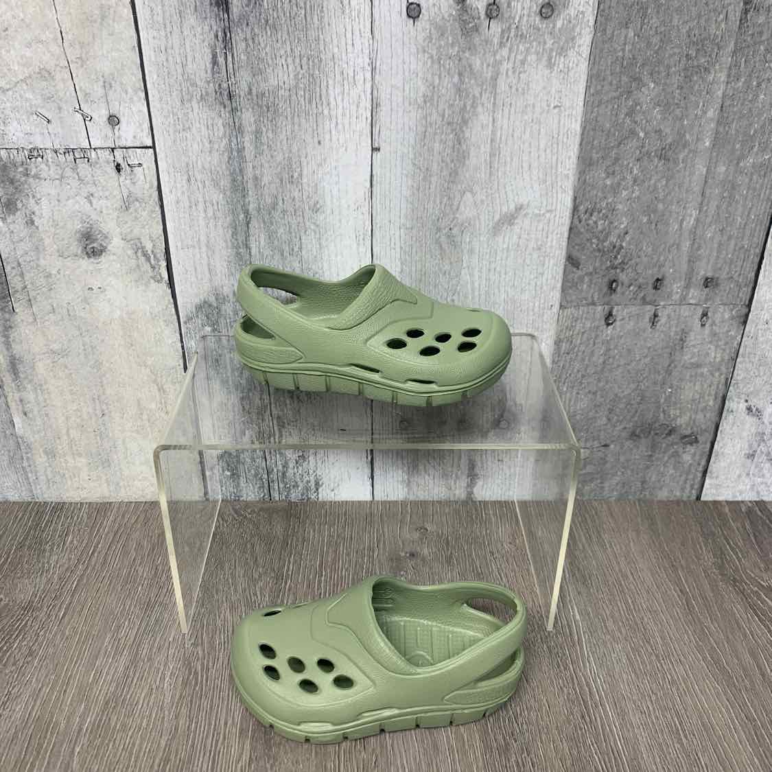 Size 4 Green Mid Brand Water Shoes
