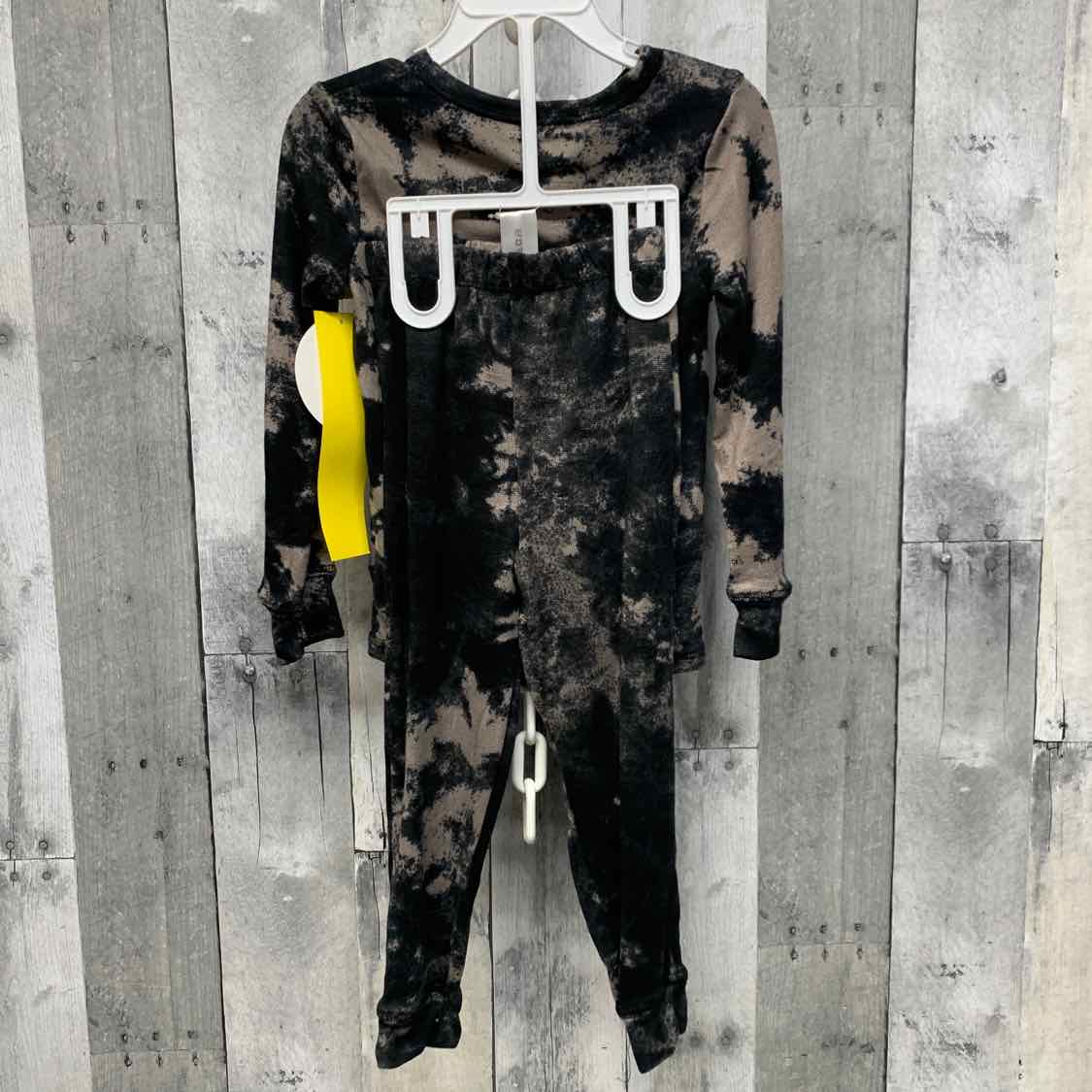 Size 4T Black Graphic B Brand 2pc PJs