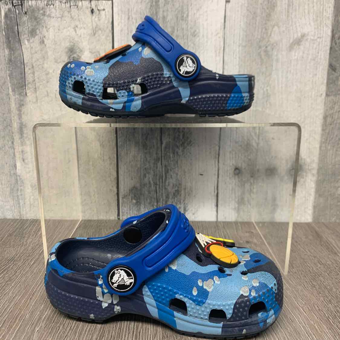 Size 6 Blue Print Crocs Water Shoes
